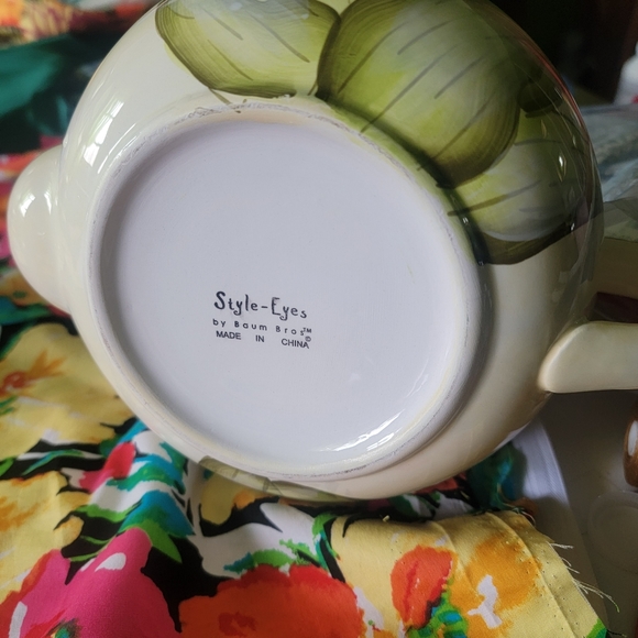 Style eyes tea pot from Baum brothers. - Picture 3 of 4